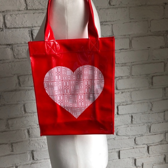 Elizabeth Arden Handbags - NEW Elizabeth Arden Heart Red Waterproof Makeup, Gift Bag Valentine’s Day